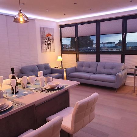 Central Penthouse With Hot Tub & Views 23 Cheltenham Bagian luar foto