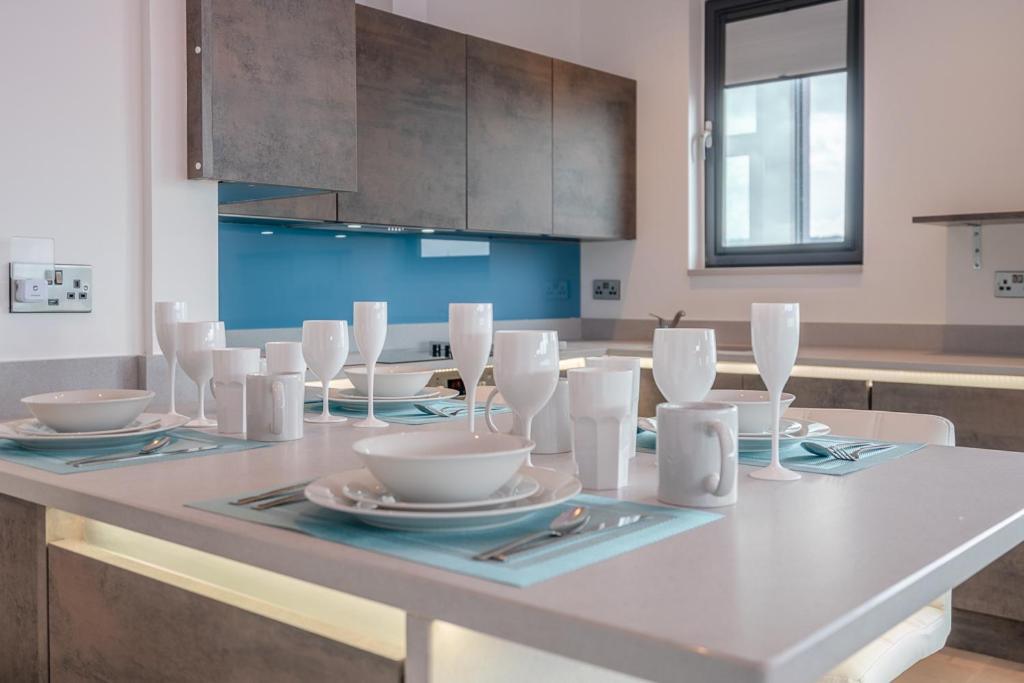 Central Penthouse With Hot Tub & Views 23 Cheltenham Bagian luar foto