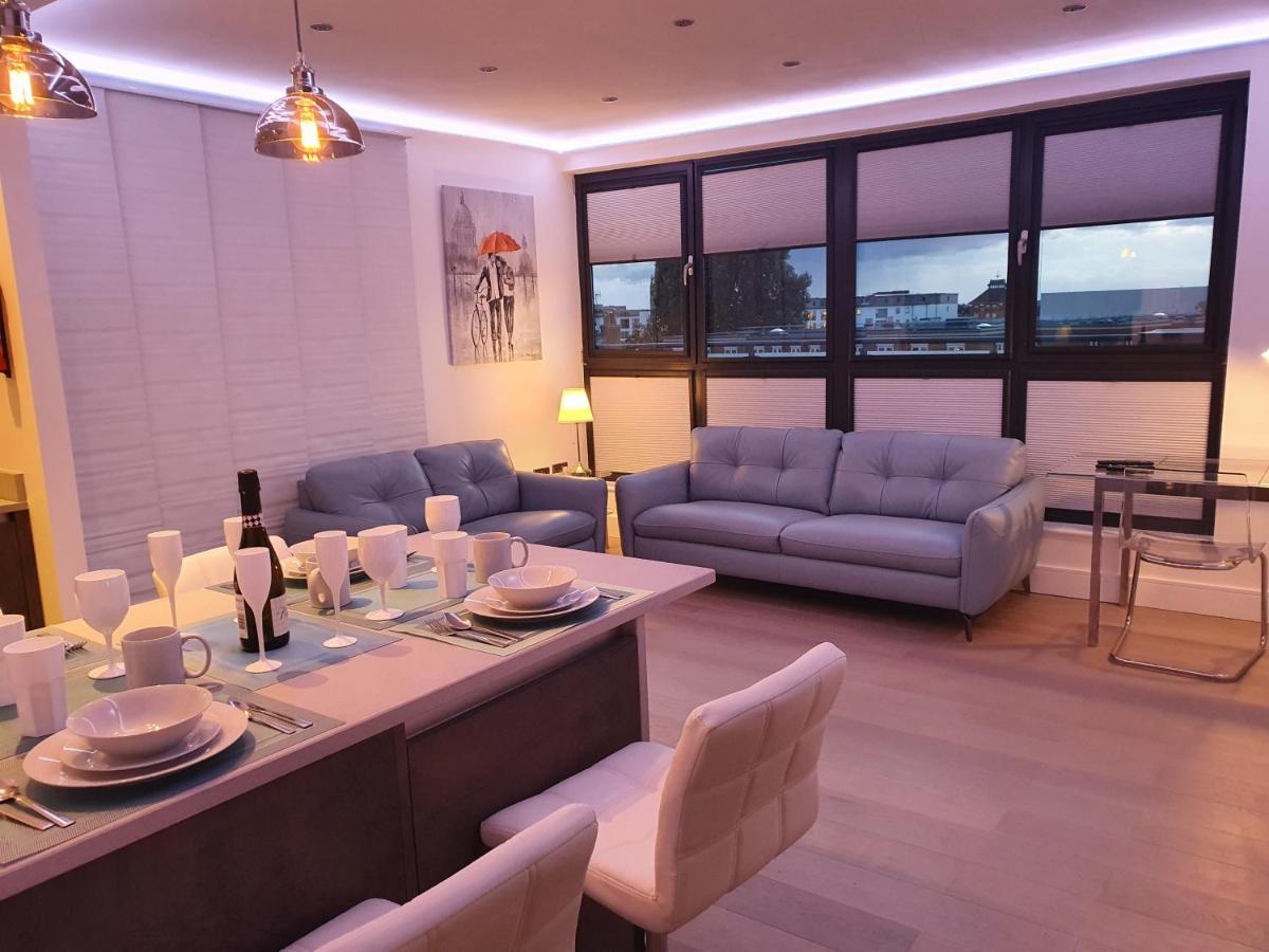 Central Penthouse With Hot Tub & Views 23 Cheltenham Bagian luar foto