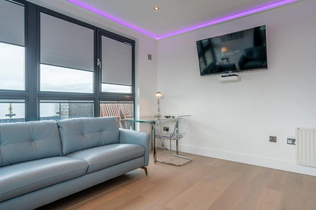Central Penthouse With Hot Tub & Views 23 Cheltenham Bagian luar foto