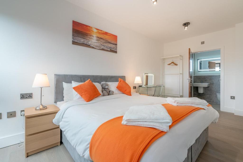 Central Penthouse With Hot Tub & Views 23 Cheltenham Bagian luar foto
