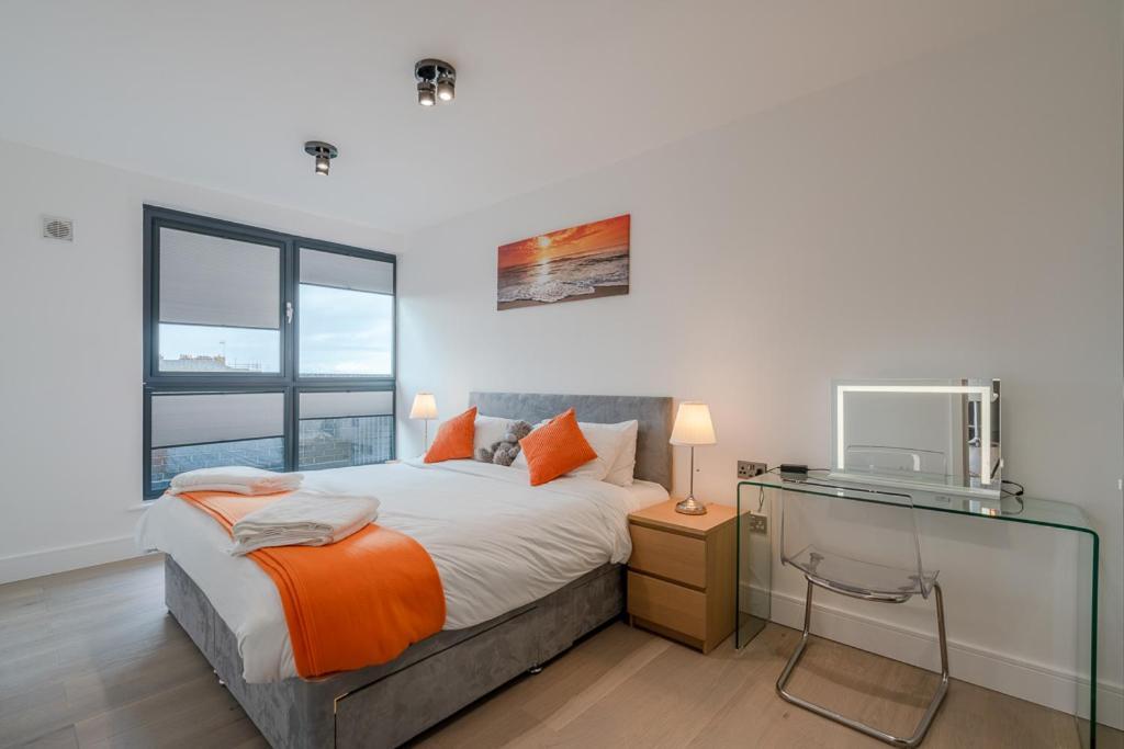 Central Penthouse With Hot Tub & Views 23 Cheltenham Bagian luar foto